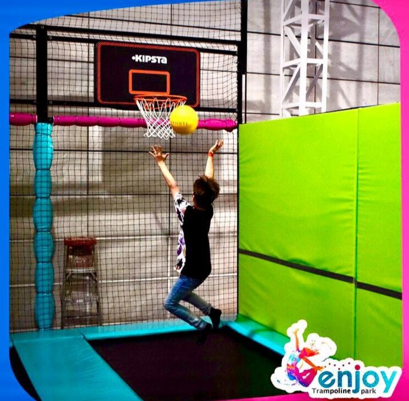 Rétate a encestar haciendo saltos increíbles.